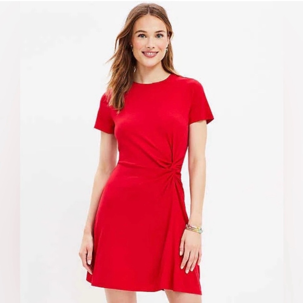 Loft Women's Red Twist Short Sleeve Shift
Dress Size XS